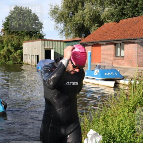31.08.2025 - Elbe Triathlon Hamburg Luisa Fischer http://msf.ph/oto/8677086 31.08.2025 09:13:36 Schwimmen 558, 624, 753 meine-sportfotos.de
