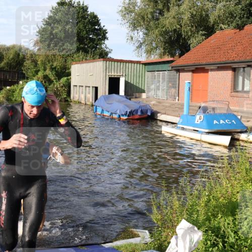31.08.2025 - Elbe Triathlon Hamburg Luisa Fischer http://msf.ph/oto/8677091 31.08.2025 09:13:43 Schwimmen 624, 631, 753 meine-sportfotos.de