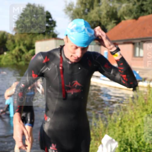 31.08.2025 - Elbe Triathlon Hamburg Luisa Fischer http://msf.ph/oto/8677096 31.08.2025 09:13:44 Schwimmen 624, 631, 753 meine-sportfotos.de