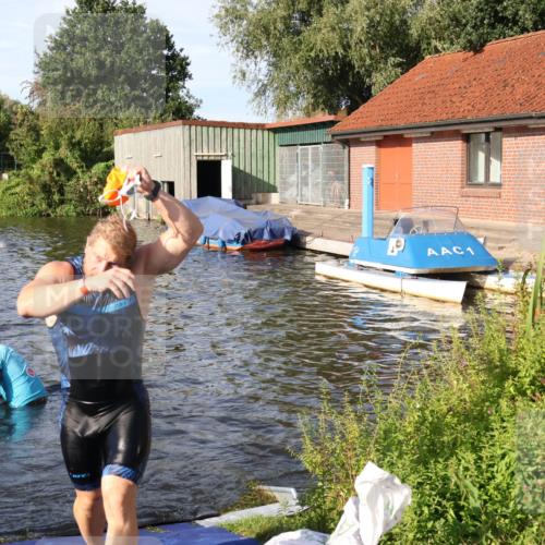 31.08.2025 - Elbe Triathlon Hamburg Luisa Fischer http://msf.ph/oto/8677101 31.08.2025 09:13:45 Schwimmen 624, 631, 753 meine-sportfotos.de