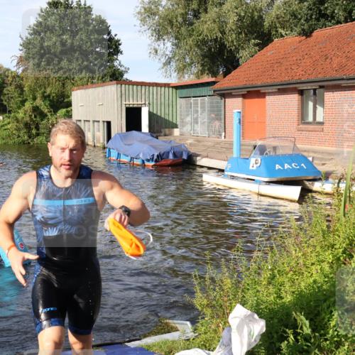 31.08.2025 - Elbe Triathlon Hamburg Luisa Fischer http://msf.ph/oto/8677102 31.08.2025 09:13:46 Schwimmen 611, 624, 631, 753 meine-sportfotos.de