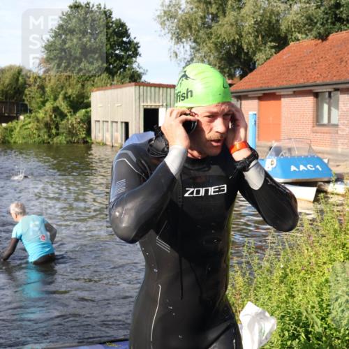 31.08.2025 - Elbe Triathlon Hamburg Luisa Fischer http://msf.ph/oto/8677114 31.08.2025 09:13:57 Schwimmen 563, 611, 695 meine-sportfotos.de