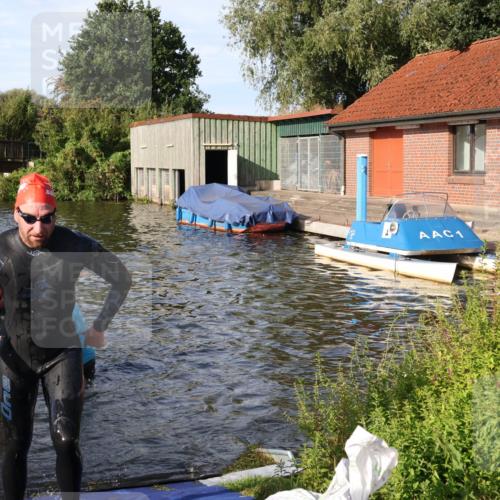 31.08.2025 - Elbe Triathlon Hamburg Luisa Fischer http://msf.ph/oto/8677116 31.08.2025 09:14:02 Schwimmen 563, 608, 695 meine-sportfotos.de