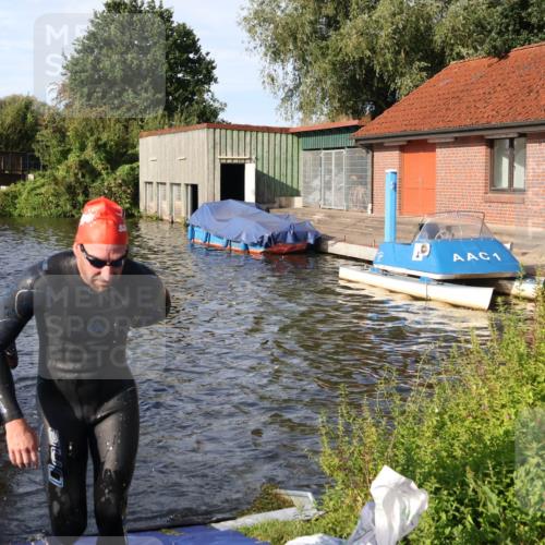 31.08.2025 - Elbe Triathlon Hamburg Luisa Fischer http://msf.ph/oto/8677117 31.08.2025 09:14:02 Schwimmen 563, 608, 695 meine-sportfotos.de