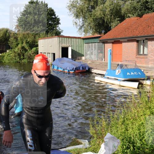 31.08.2025 - Elbe Triathlon Hamburg Luisa Fischer http://msf.ph/oto/8677118 31.08.2025 09:14:03 Schwimmen 563, 608, 695 meine-sportfotos.de