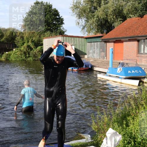 31.08.2025 - Elbe Triathlon Hamburg Luisa Fischer http://msf.ph/oto/8677137 31.08.2025 09:14:12 Schwimmen 597, 608, 638, 659 meine-sportfotos.de