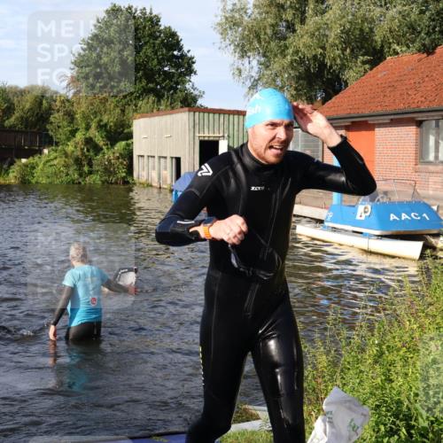 31.08.2025 - Elbe Triathlon Hamburg Luisa Fischer http://msf.ph/oto/8677139 31.08.2025 09:14:12 Schwimmen 597, 608, 638, 659 meine-sportfotos.de