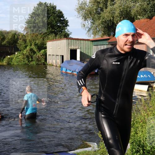 31.08.2025 - Elbe Triathlon Hamburg Luisa Fischer http://msf.ph/oto/8677142 31.08.2025 09:14:13 Schwimmen 597, 608, 638, 659 meine-sportfotos.de