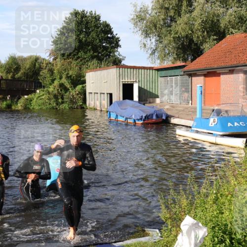 31.08.2025 - Elbe Triathlon Hamburg Luisa Fischer http://msf.ph/oto/8677150 31.08.2025 09:14:17 Schwimmen 597, 601, 638, 659 meine-sportfotos.de