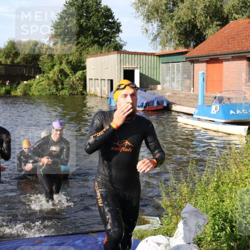 31.08.2025 - Elbe Triathlon Hamburg Luisa Fischer http://msf.ph/oto/8677158 31.08.2025 09:14:18 Schwimmen 597, 601, 638, 659 meine-sportfotos.de