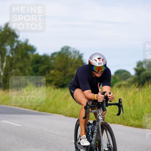 31.08.2025 - Elbe Triathlon Hamburg Michael Burmester http://msf.ph/oto/8677164 31.08.2025 10:27:32 Radfahren 665, 1038 meine-sportfotos.de