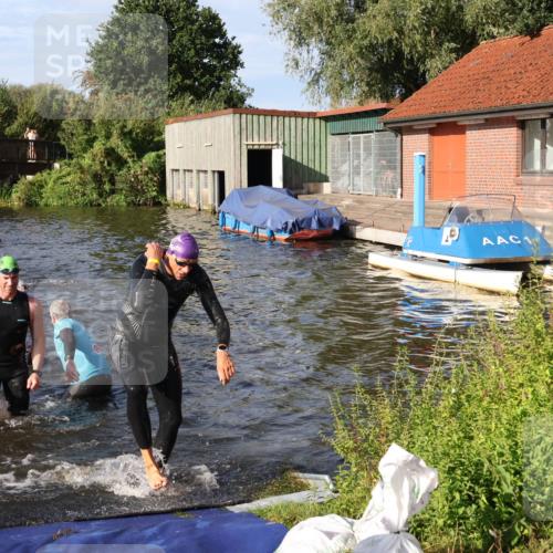 31.08.2025 - Elbe Triathlon Hamburg Luisa Fischer http://msf.ph/oto/8677201 31.08.2025 09:14:47 Schwimmen 427, 629, 715, 746 meine-sportfotos.de