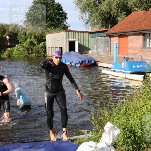 31.08.2025 - Elbe Triathlon Hamburg Luisa Fischer http://msf.ph/oto/8677203 31.08.2025 09:14:48 Schwimmen 427, 629, 715, 724, 746 meine-sportfotos.de