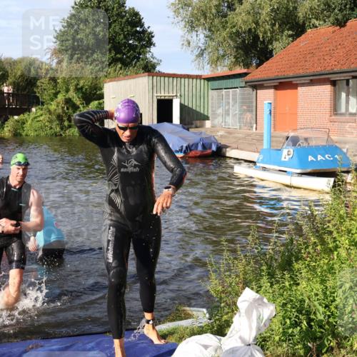 31.08.2025 - Elbe Triathlon Hamburg Luisa Fischer http://msf.ph/oto/8677206 31.08.2025 09:14:48 Schwimmen 427, 629, 715, 724, 746 meine-sportfotos.de