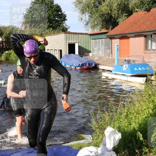 31.08.2025 - Elbe Triathlon Hamburg Luisa Fischer http://msf.ph/oto/8677211 31.08.2025 09:14:49 Schwimmen 427, 629, 715, 724, 746 meine-sportfotos.de