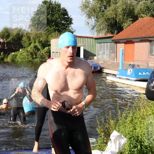 31.08.2025 - Elbe Triathlon Hamburg Luisa Fischer http://msf.ph/oto/8677238 31.08.2025 09:14:58 Schwimmen 427, 466, 605, 610, 715, 716, 724, 728 meine-sportfotos.de