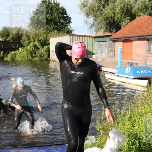 31.08.2025 - Elbe Triathlon Hamburg Luisa Fischer http://msf.ph/oto/8677242 31.08.2025 09:14:59 Schwimmen 427, 466, 605, 610, 715, 716, 724, 728 meine-sportfotos.de