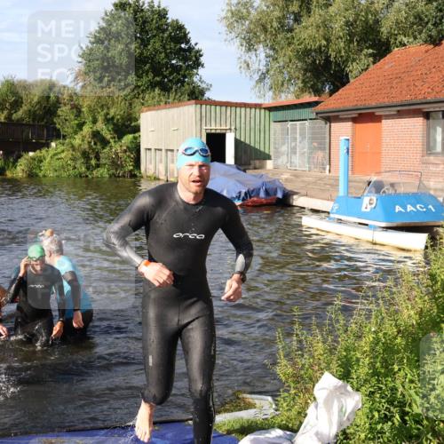 31.08.2025 - Elbe Triathlon Hamburg Luisa Fischer http://msf.ph/oto/8677253 31.08.2025 09:15:01 Schwimmen 427, 466, 605, 610, 715, 716, 724, 728 meine-sportfotos.de