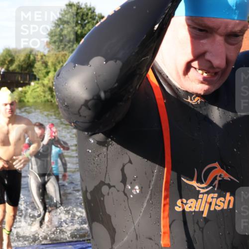 31.08.2025 - Elbe Triathlon Hamburg Luisa Fischer http://msf.ph/oto/8677271 31.08.2025 09:15:04 Schwimmen 466, 605, 610, 716, 728 meine-sportfotos.de