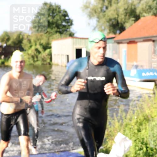 31.08.2025 - Elbe Triathlon Hamburg Luisa Fischer http://msf.ph/oto/8677272 31.08.2025 09:15:05 Schwimmen 466, 605, 610, 716, 728 meine-sportfotos.de