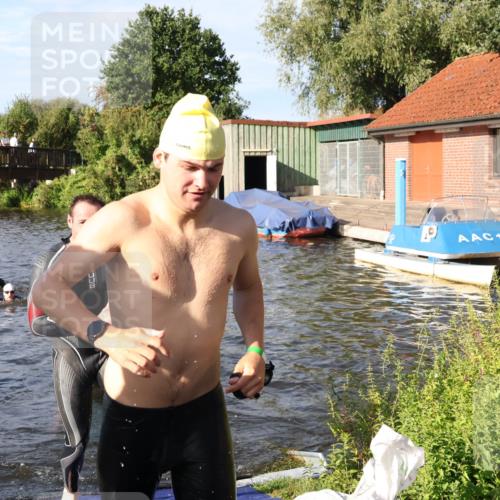 31.08.2025 - Elbe Triathlon Hamburg Luisa Fischer http://msf.ph/oto/8677275 31.08.2025 09:15:05 Schwimmen 466, 605, 610, 716, 728 meine-sportfotos.de