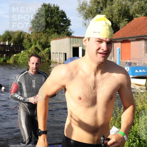 31.08.2025 - Elbe Triathlon Hamburg Luisa Fischer http://msf.ph/oto/8677277 31.08.2025 09:15:06 Schwimmen 466, 610, 716, 728 meine-sportfotos.de