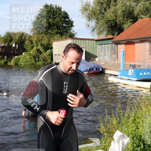 31.08.2025 - Elbe Triathlon Hamburg Luisa Fischer http://msf.ph/oto/8677281 31.08.2025 09:15:06 Schwimmen 466, 610, 716, 728 meine-sportfotos.de