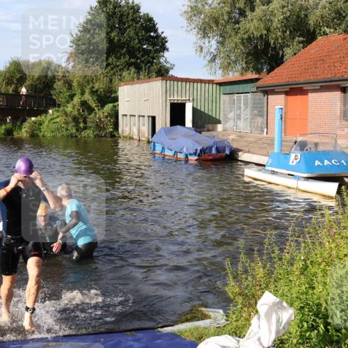 31.08.2025 - Elbe Triathlon Hamburg Luisa Fischer http://msf.ph/oto/8677288 31.08.2025 09:15:16 Schwimmen 419, 562, 567, 625, 660 meine-sportfotos.de