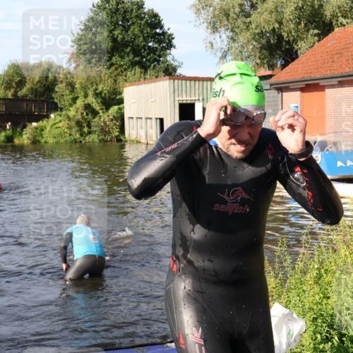 31.08.2025 - Elbe Triathlon Hamburg Luisa Fischer http://msf.ph/oto/8677352 31.08.2025 09:16:15 Schwimmen 678, 743 meine-sportfotos.de