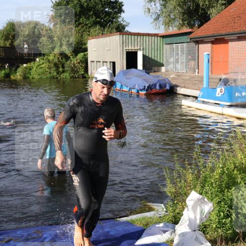 31.08.2025 - Elbe Triathlon Hamburg Luisa Fischer http://msf.ph/oto/8677364 31.08.2025 09:16:21 Schwimmen 590, 678 meine-sportfotos.de