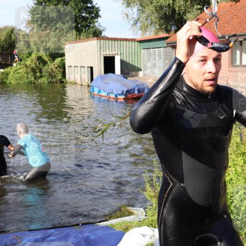 31.08.2025 - Elbe Triathlon Hamburg Luisa Fischer http://msf.ph/oto/8677381 31.08.2025 09:16:33 Schwimmen 590, 599, 606 meine-sportfotos.de