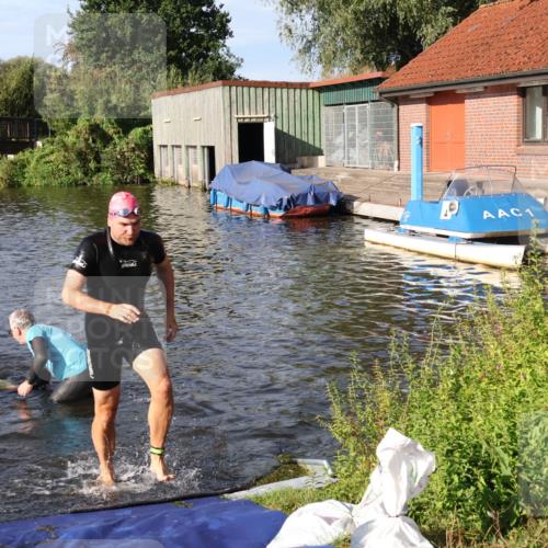 31.08.2025 - Elbe Triathlon Hamburg Luisa Fischer http://msf.ph/oto/8677397 31.08.2025 09:16:36 Schwimmen 599, 606 meine-sportfotos.de