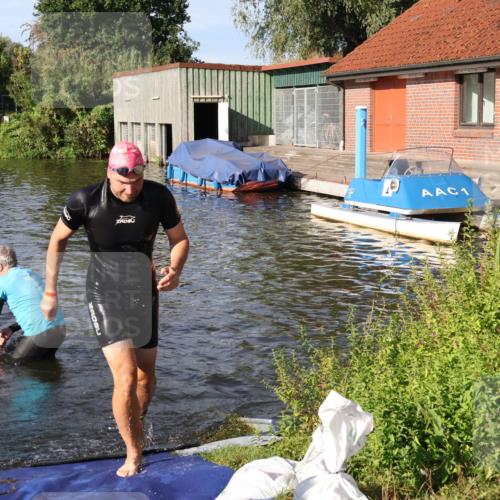 31.08.2025 - Elbe Triathlon Hamburg Luisa Fischer http://msf.ph/oto/8677400 31.08.2025 09:16:36 Schwimmen 599, 606 meine-sportfotos.de