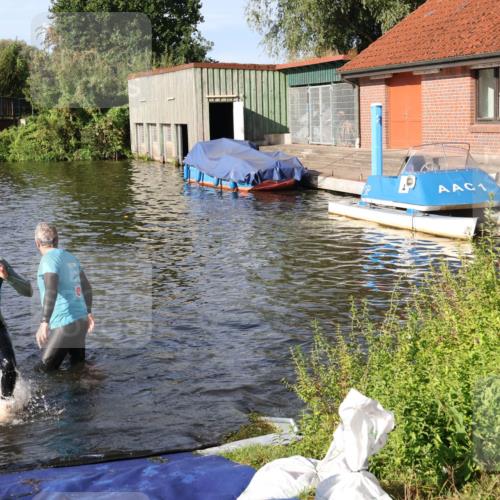 31.08.2025 - Elbe Triathlon Hamburg Luisa Fischer http://msf.ph/oto/8677413 31.08.2025 09:16:39 Schwimmen 599, 606 meine-sportfotos.de
