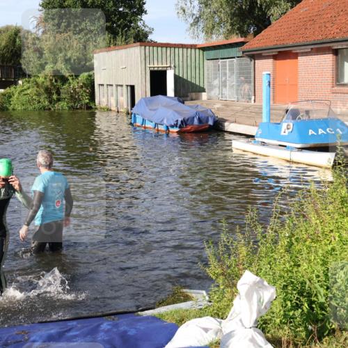 31.08.2025 - Elbe Triathlon Hamburg Luisa Fischer http://msf.ph/oto/8677415 31.08.2025 09:16:39 Schwimmen 599, 606 meine-sportfotos.de