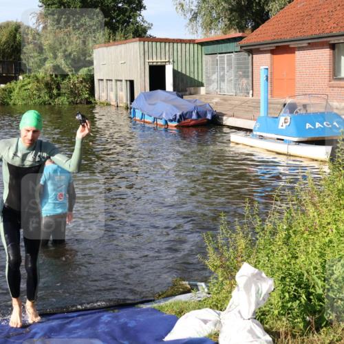 31.08.2025 - Elbe Triathlon Hamburg Luisa Fischer http://msf.ph/oto/8677423 31.08.2025 09:16:40 Schwimmen 599, 606 meine-sportfotos.de
