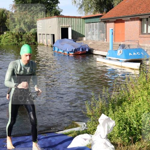 31.08.2025 - Elbe Triathlon Hamburg Luisa Fischer http://msf.ph/oto/8677426 31.08.2025 09:16:41 Schwimmen 599, 606 meine-sportfotos.de
