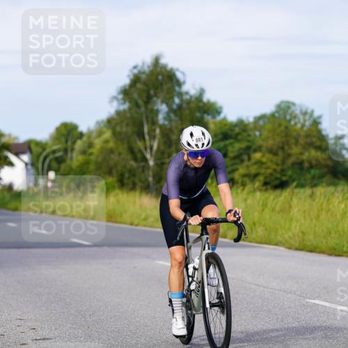 31.08.2025 - Elbe Triathlon Hamburg Michael Burmester http://msf.ph/oto/8677450 31.08.2025 10:28:58 Radfahren 833, 881, 884, 1160 meine-sportfotos.de
