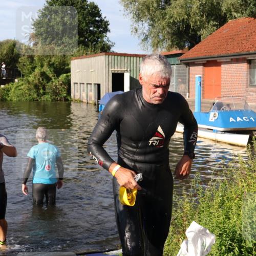 31.08.2025 - Elbe Triathlon Hamburg Luisa Fischer http://msf.ph/oto/8677466 31.08.2025 09:17:00 Schwimmen 569, 773 meine-sportfotos.de