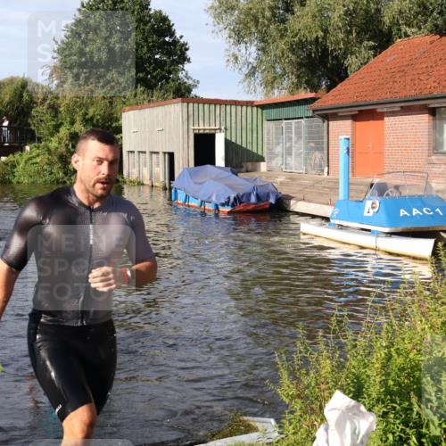 31.08.2025 - Elbe Triathlon Hamburg Luisa Fischer http://msf.ph/oto/8677476 31.08.2025 09:17:02 Schwimmen 569, 773 meine-sportfotos.de