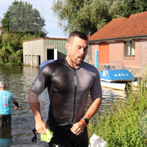 31.08.2025 - Elbe Triathlon Hamburg Luisa Fischer http://msf.ph/oto/8677481 31.08.2025 09:17:03 Schwimmen 569, 773 meine-sportfotos.de