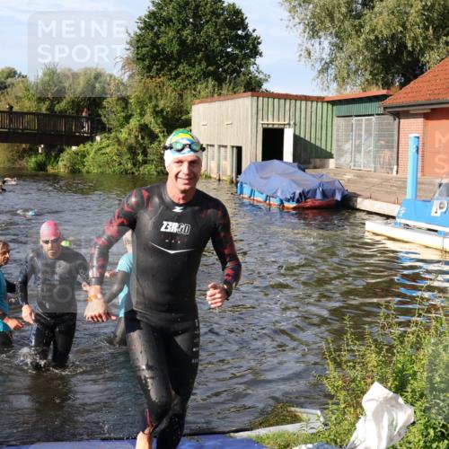 31.08.2025 - Elbe Triathlon Hamburg Luisa Fischer http://msf.ph/oto/8677529 31.08.2025 09:18:02 Schwimmen 617, 654, 657, 666 meine-sportfotos.de