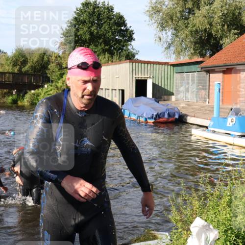 31.08.2025 - Elbe Triathlon Hamburg Luisa Fischer http://msf.ph/oto/8677550 31.08.2025 09:18:06 Schwimmen 577, 617, 654, 666, 723 meine-sportfotos.de