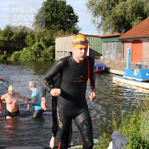 31.08.2025 - Elbe Triathlon Hamburg Luisa Fischer http://msf.ph/oto/8677568 31.08.2025 09:18:09 Schwimmen 413, 577, 617, 654, 666, 723 meine-sportfotos.de