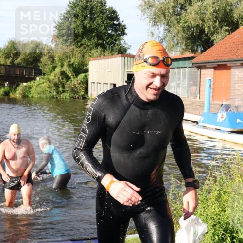 31.08.2025 - Elbe Triathlon Hamburg Luisa Fischer http://msf.ph/oto/8677576 31.08.2025 09:18:11 Schwimmen 413, 577, 617, 654, 723, 770 meine-sportfotos.de