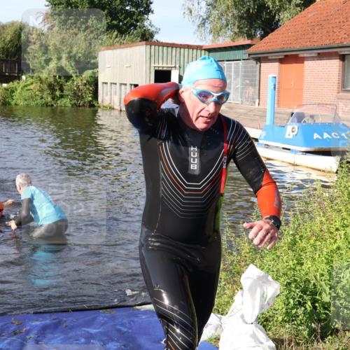 31.08.2025 - Elbe Triathlon Hamburg Luisa Fischer http://msf.ph/oto/8677624 31.08.2025 09:18:25 Schwimmen 684, 756 meine-sportfotos.de