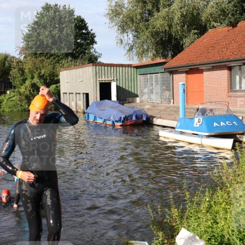 31.08.2025 - Elbe Triathlon Hamburg Luisa Fischer http://msf.ph/oto/8677637 31.08.2025 09:18:31 Schwimmen 684, 719, 720 meine-sportfotos.de