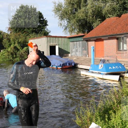 31.08.2025 - Elbe Triathlon Hamburg Luisa Fischer http://msf.ph/oto/8677638 31.08.2025 09:18:31 Schwimmen 684, 719, 720 meine-sportfotos.de