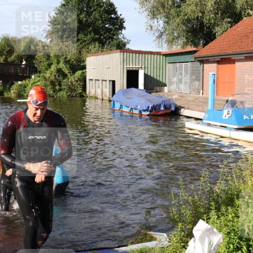 31.08.2025 - Elbe Triathlon Hamburg Luisa Fischer http://msf.ph/oto/8677652 31.08.2025 09:18:36 Schwimmen 570, 719, 720 meine-sportfotos.de