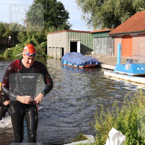 31.08.2025 - Elbe Triathlon Hamburg Luisa Fischer http://msf.ph/oto/8677653 31.08.2025 09:18:36 Schwimmen 570, 719, 720 meine-sportfotos.de
